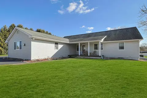 30 Firehouse Ln, Pine Island, NY 10969