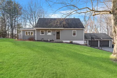 39 Overlook Dr, Warwick, NY 10990