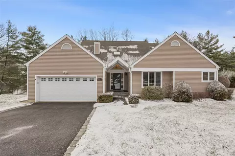 5 Charlotte Ct, Briarcliff Manor, NY 10510
