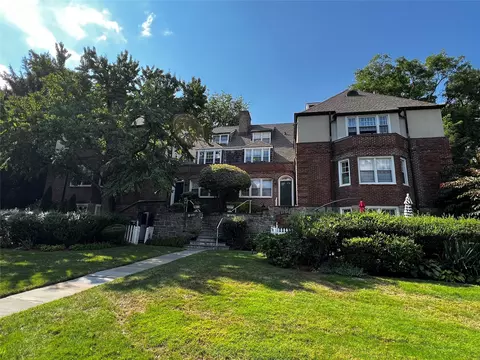 7 Sentry Pl #2C, Greenburgh, NY 10583