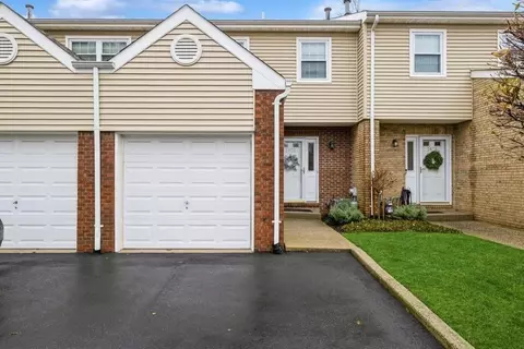 1473 William St #1473, North Merrick, NY 11566