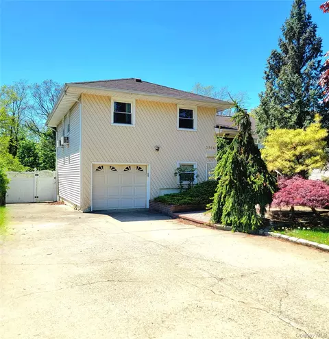 3914 Jerusalem Ave, Seaford, NY 11783