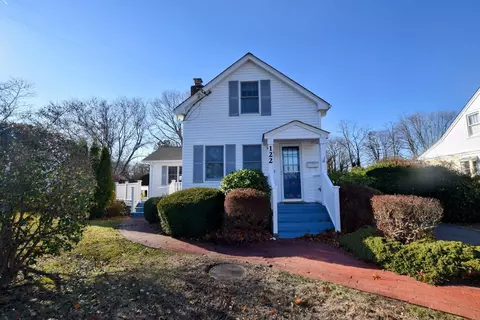 122 Macon Ave, Sayville, NY 11782