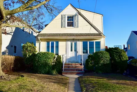 18 Baisley Ave, East Rockaway, NY 11518