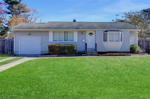 171 Whitetail Ln, Central Islip, NY 11722