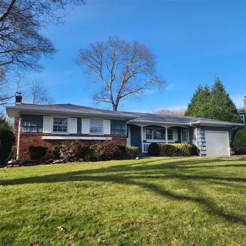 6 Lakeview Dr E, Center Moriches, NY 11934