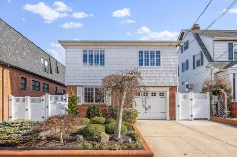 161-15 99th St, Howard Beach, NY 11414