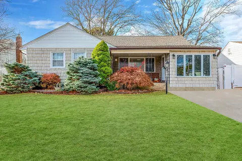 517 Corral Run, Bethpage, NY 11714