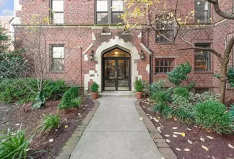 68-20 Burns St #F4, New York, NY 11375