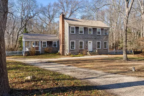 9 Actors Colony Rd, Sag Harbor, NY 11963