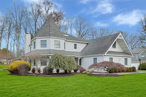 14 Cragmere Oval, Clarkstown, NY 10956
