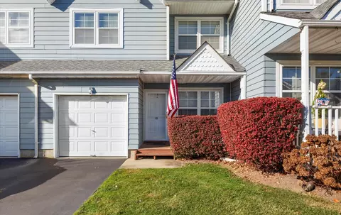 59 Pleasantview Dr, Central Islip, NY 11722