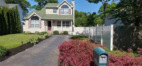 1 The Grn, Shirley, NY 11967