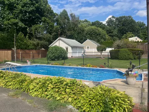 112 Simcoe St, Oyster Bay, NY 11771