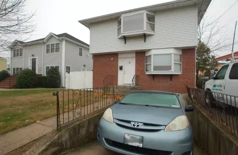 5 Seventh Ave, North Hempstead, NY 11040