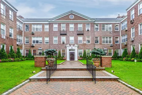 819 Broadway #3G3GG, Woodmere, NY 11598