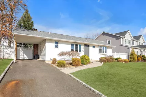 94 Georgia Dr, Syosset, NY 11791