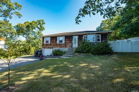 35 Sunrise Dr, Sound Beach, NY 11789