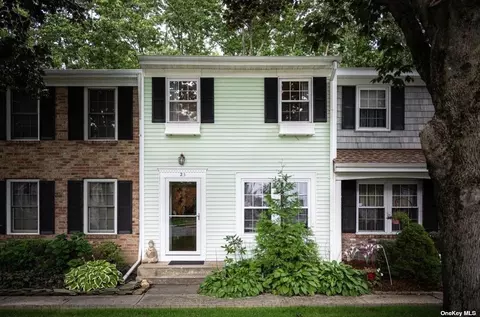 23 Wilson Cmns, Yaphank, NY 11980