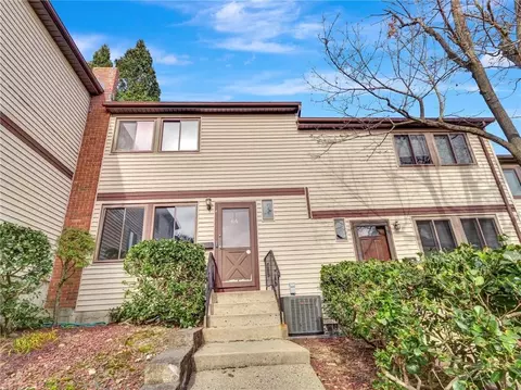 416 Country Club Ln, Pomona, NY 10970