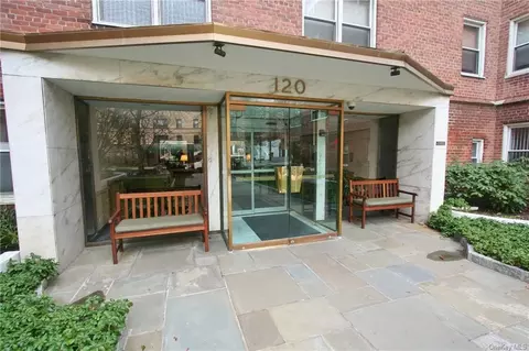 120 E Hartsdale Ave #5D, Greenburgh, NY 10530