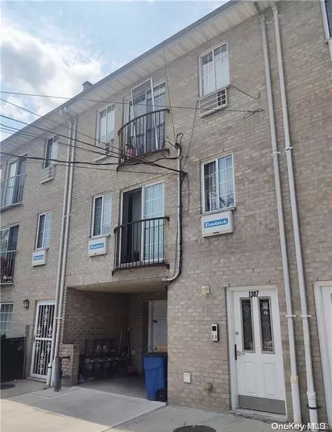 1307 Vreeland Ave, New York, NY 10461