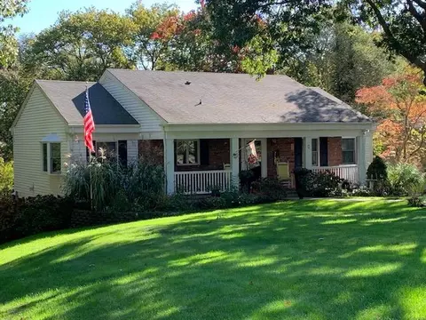 9 Swan View Dr, Patchogue, NY 11772