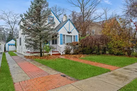 110 Raymond St, Rockville Centre, NY 11570