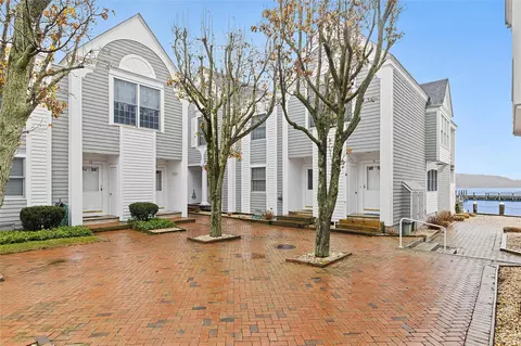 160 5th #12, Greenport, NY 11944