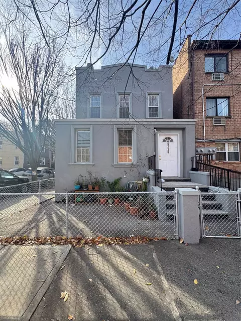 52-20 102nd St, New York, NY 11368