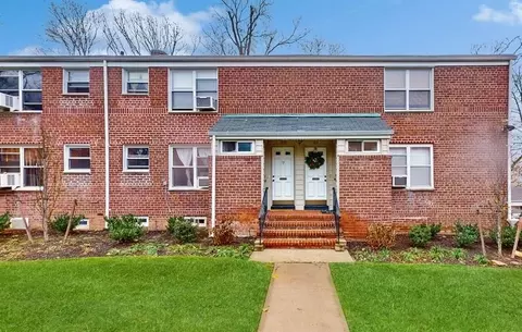 83 Edwards St #1A, North Hempstead, NY 11577