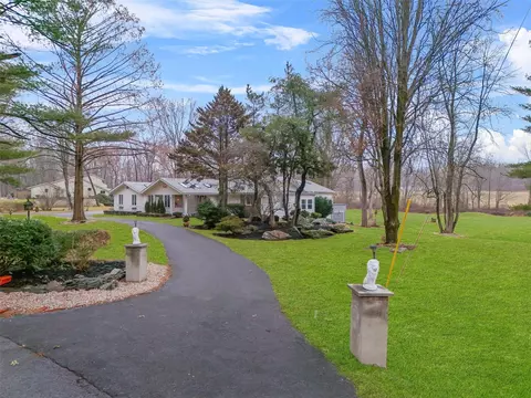 106 Stream Ln, Pleasant Valley, NY 12569