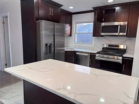 157-35 81st St, New York, NY 11414