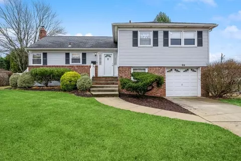 69 Richard Pl, Massapequa Park, NY 11762