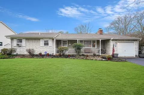 142 Norwalk Ave, Medford, NY 11763