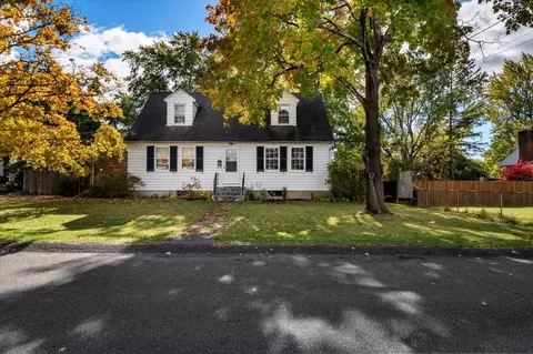 15 Charles St, Hudson, NY 12534