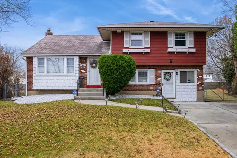 52 Rhodes Ave, Hempstead, NY 11550