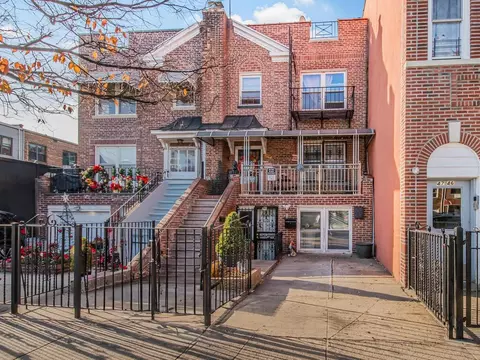 47-48 48th St, New York, NY 11377