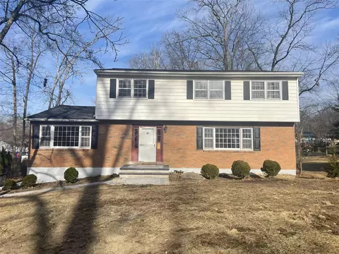 16 Ashwood Ter, Newburgh, NY 12550