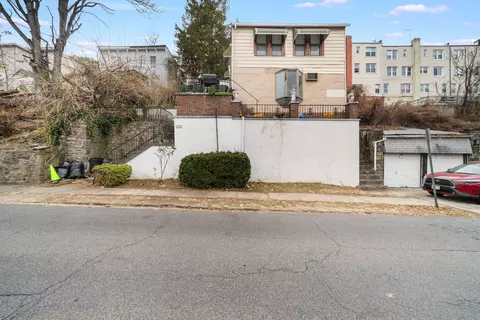 279 Edwards Pl, Yonkers, NY 10703