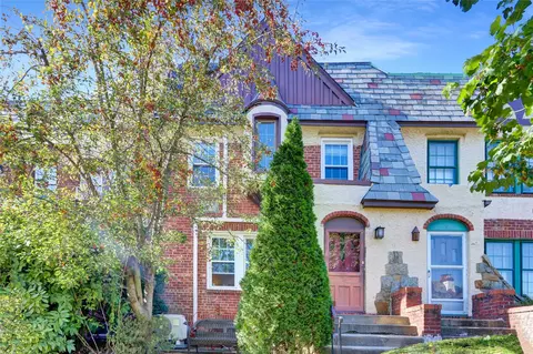 34 Dartmouth St, Valley Stream, NY 11581
