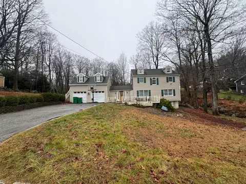 69 Lakeview Dr, Holmes, NY 12531