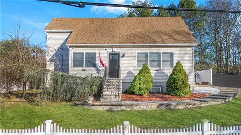 133 S Bicycle Path, Selden, NY 11784