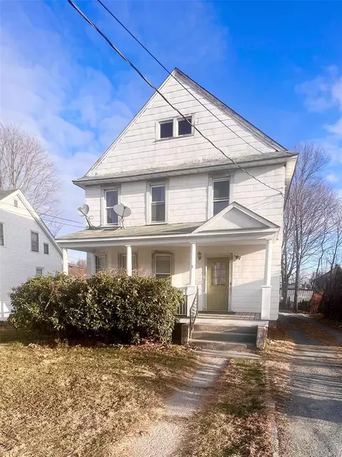 9 Fairlawn Ave, Middletown, NY 10940