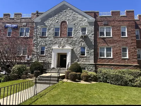 108 S Village Ave #2A, Rockville Centre, NY 11570