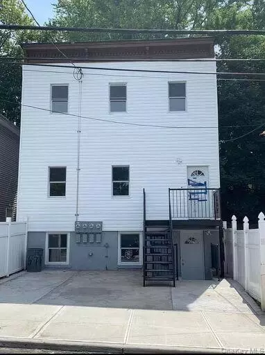 88 Taft Ave, Staten Island, NY 10301