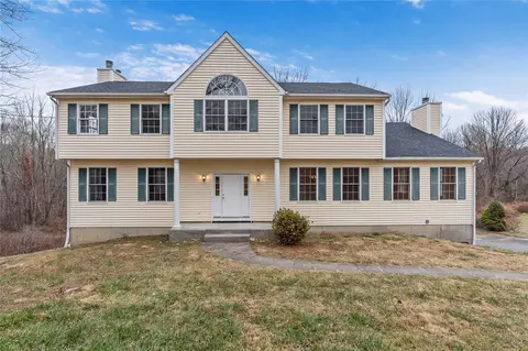 160 Simpson Rd, Carmel Hamlet, NY 10512