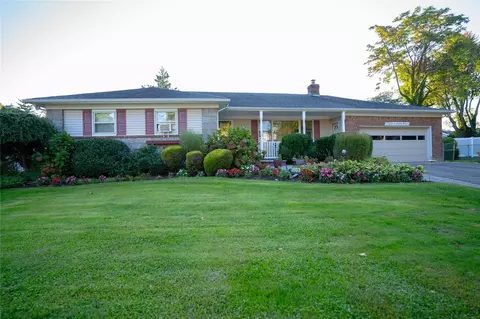 1883 Plymouth Dr, North Hempstead, NY 11590