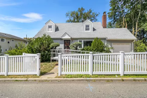 40 Carnegie Ave, Elmont, NY 11003