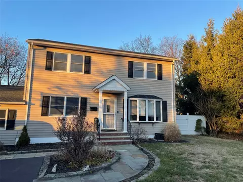 12 Orchard Ln, Nanuet, NY 10954
